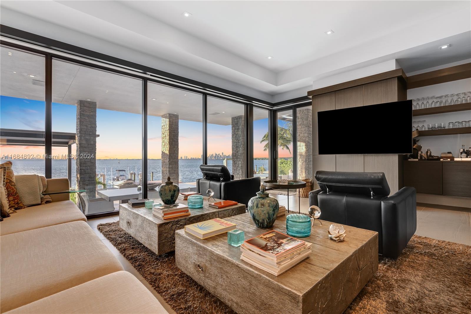 330 Harbor Dr