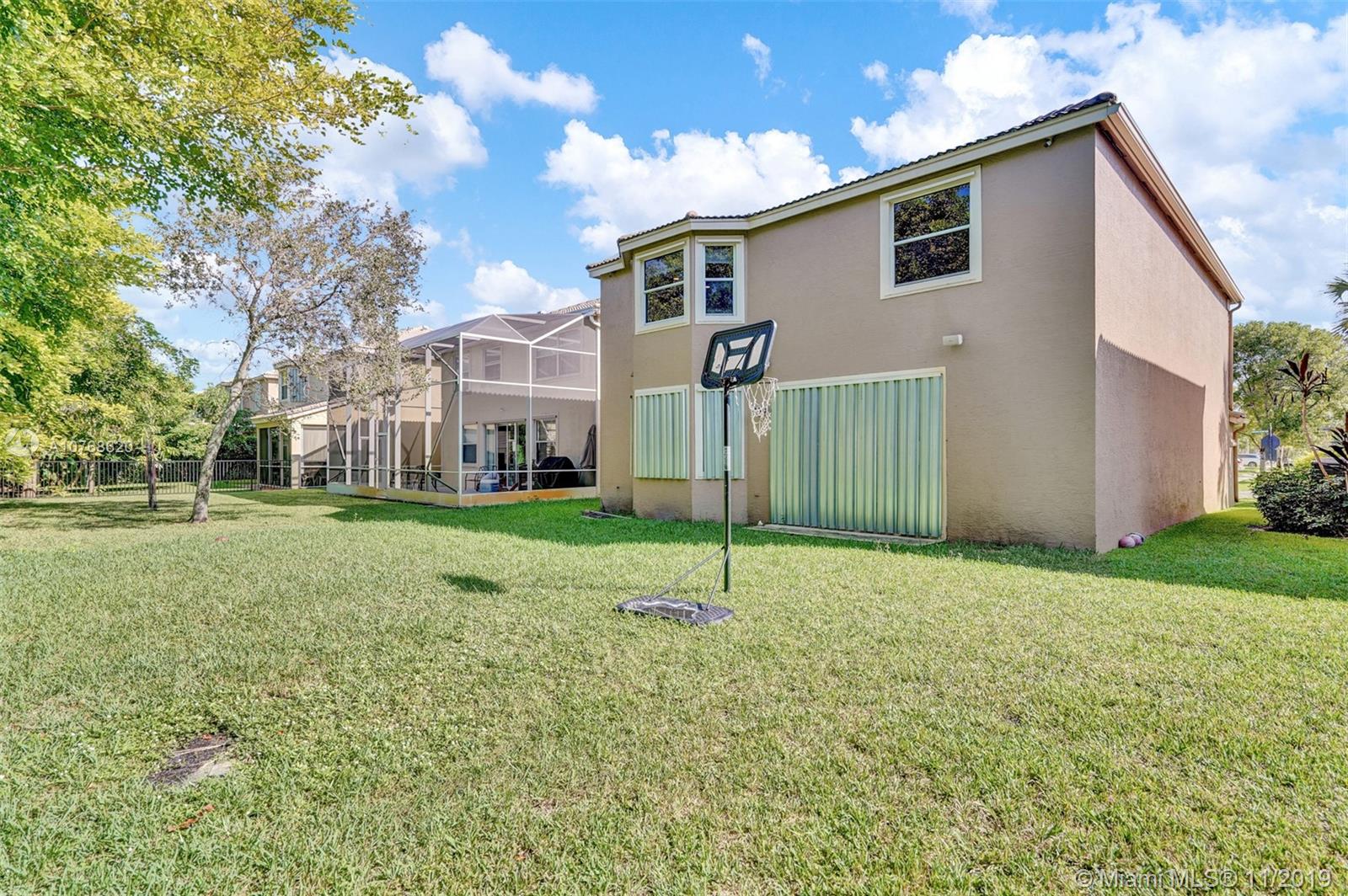 MADISON GREEN - Residential