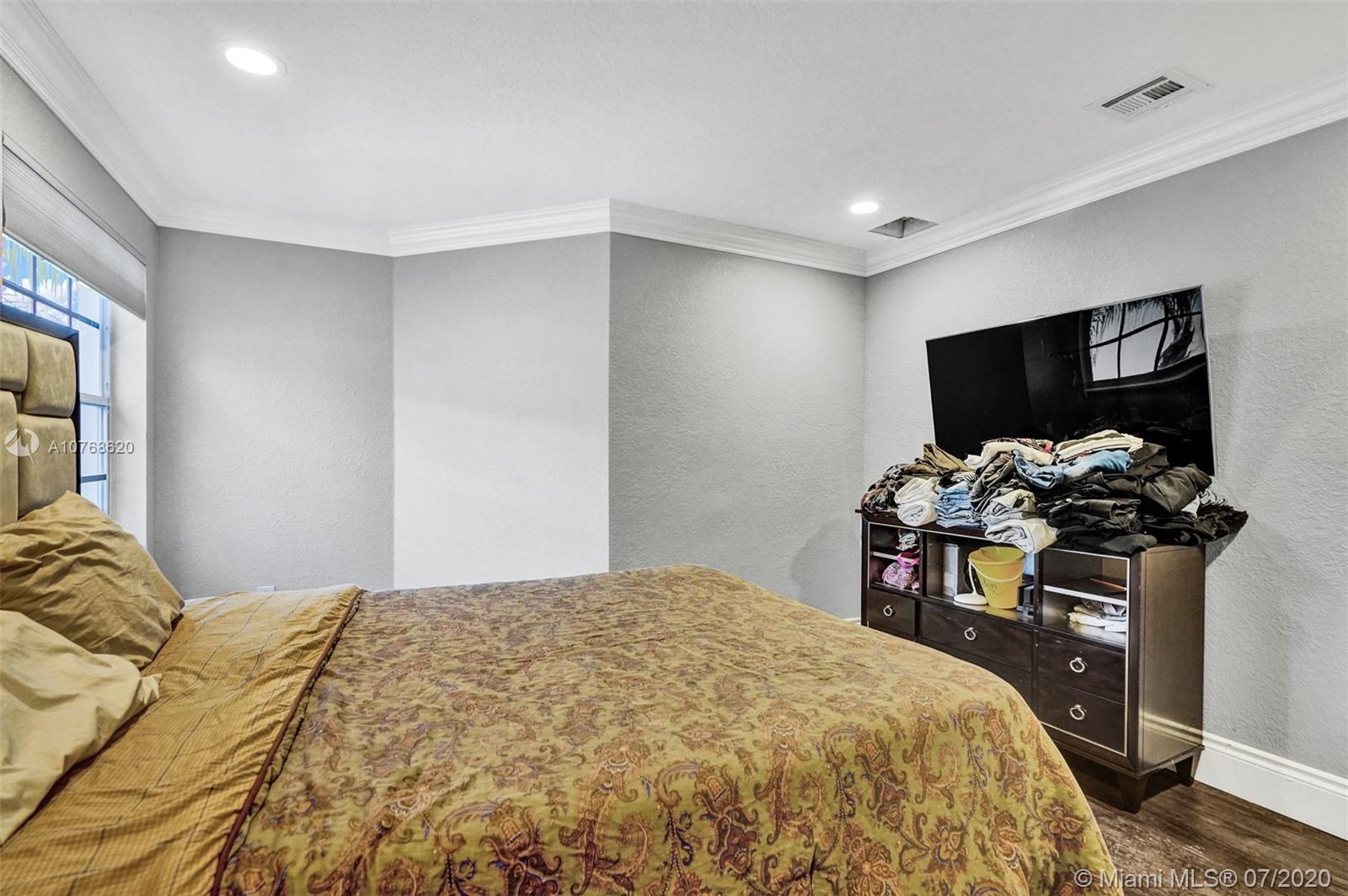 MADISON GREEN - Residential