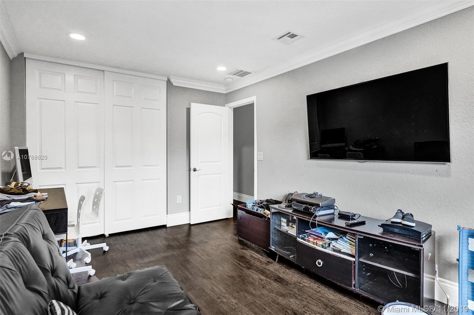 MADISON GREEN - Residential