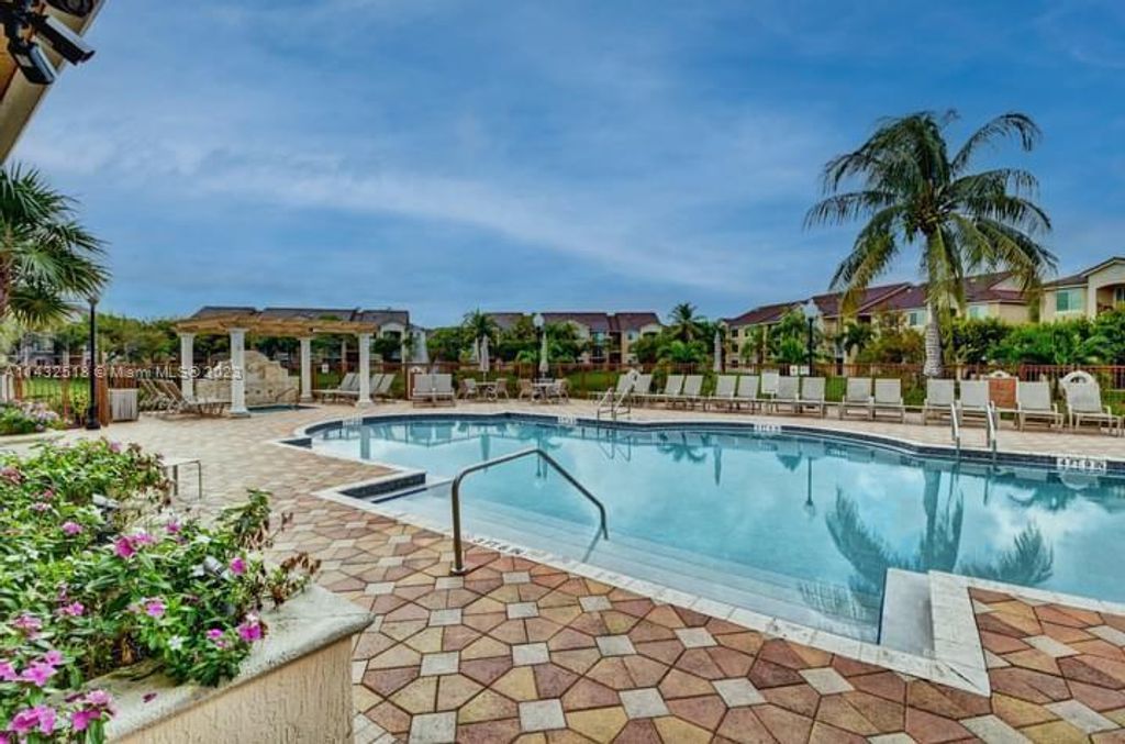 Photo of 222 Villa Cir #222, Boynton Beach, FL 33435 (MLS # A11432518)