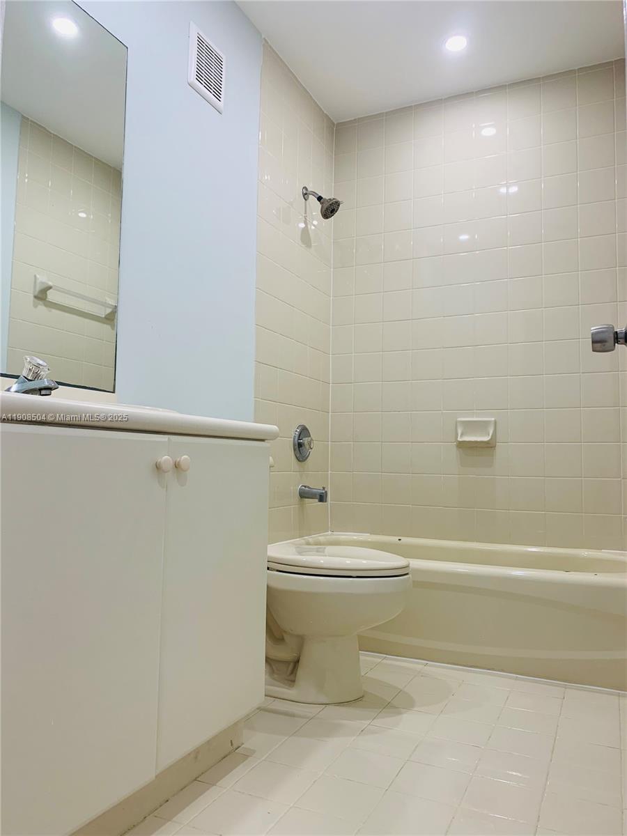 SHOMA HOMES AT COUNTRY CL - Residential Lease