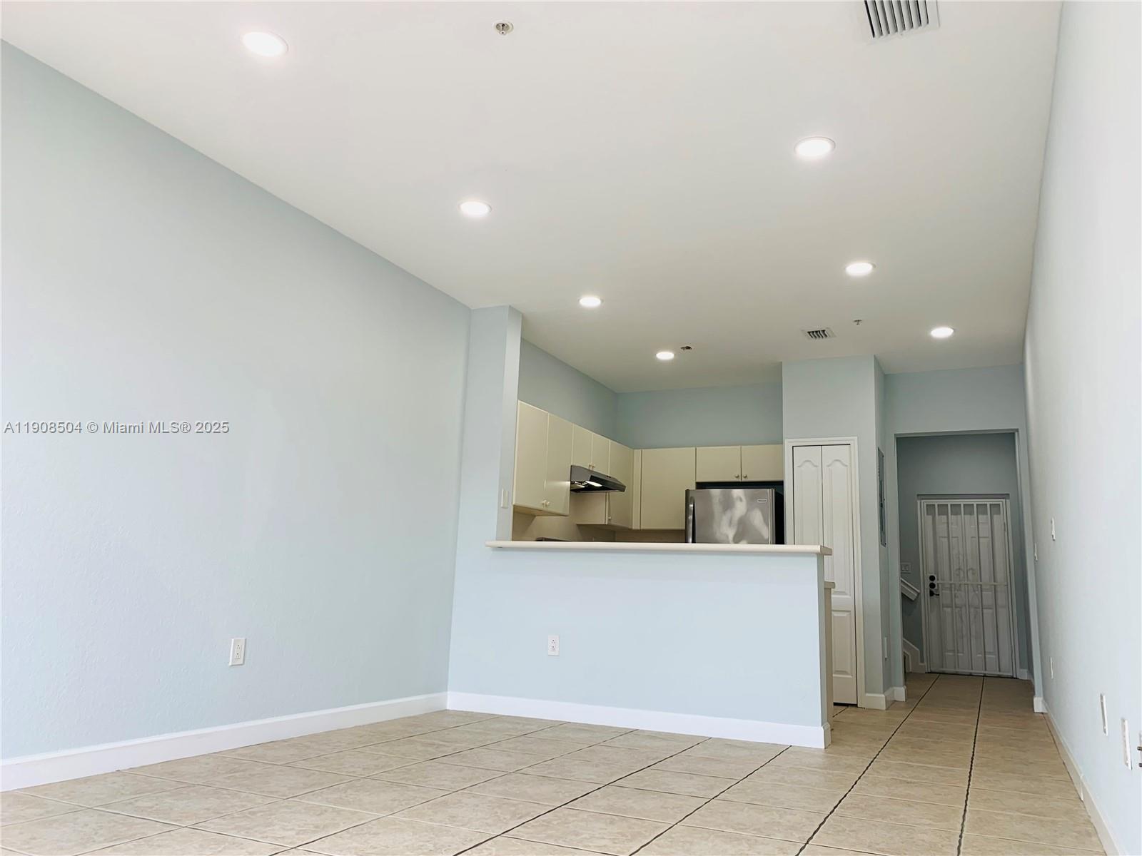 SHOMA HOMES AT COUNTRY CL - Residential Lease