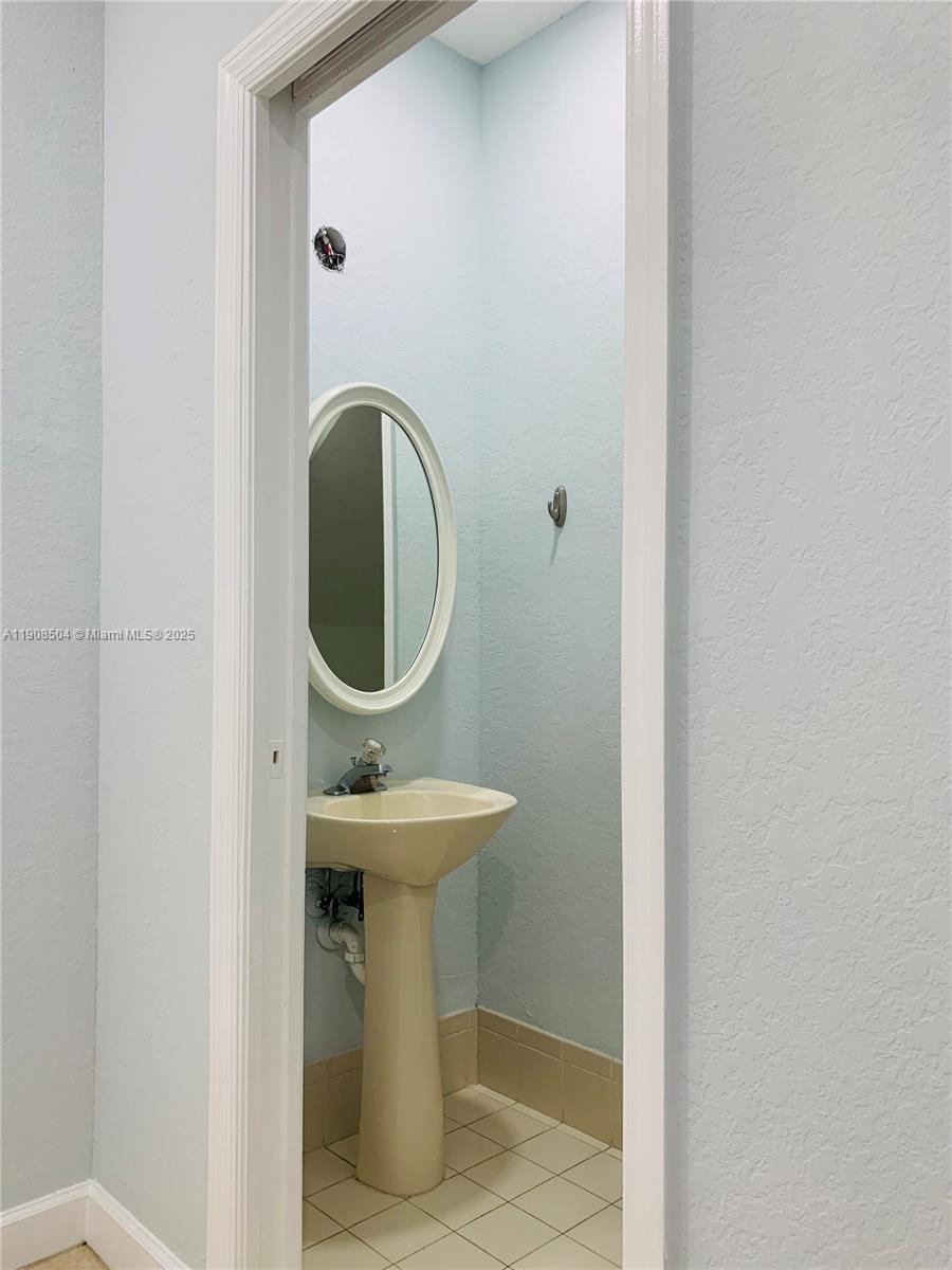 SHOMA HOMES AT COUNTRY CL - Residential Lease