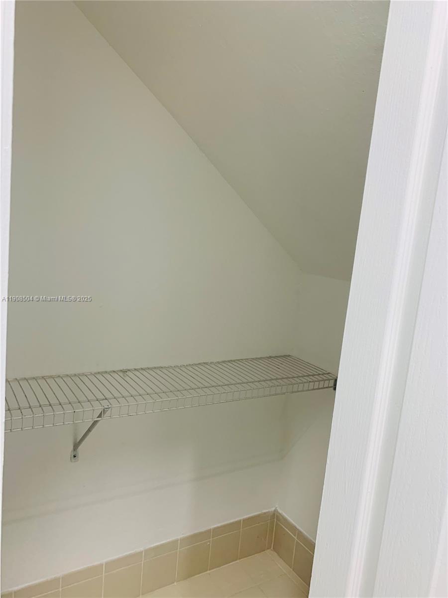 SHOMA HOMES AT COUNTRY CL - Residential Lease