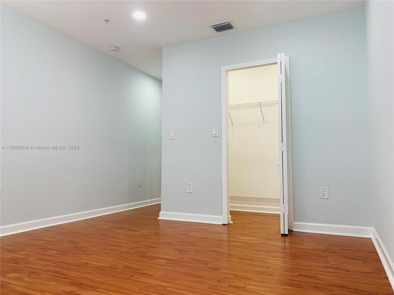 SHOMA HOMES AT COUNTRY CL - Residential Lease