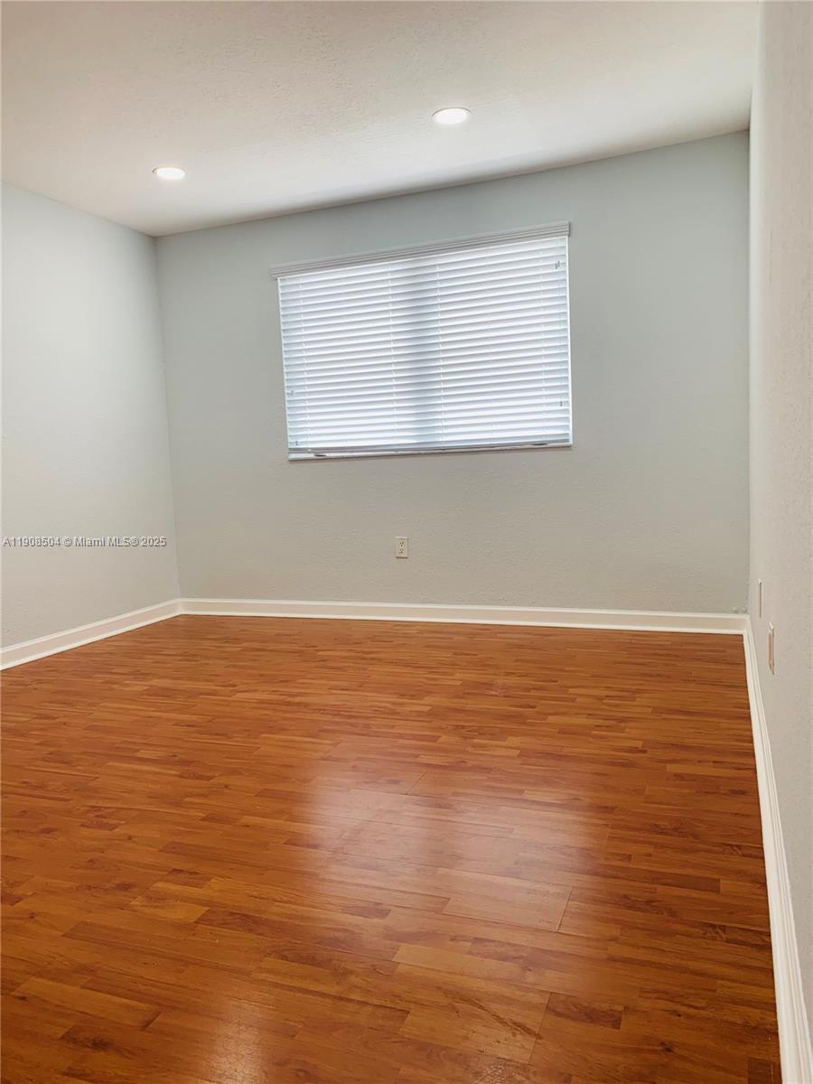 SHOMA HOMES AT COUNTRY CL - Residential Lease