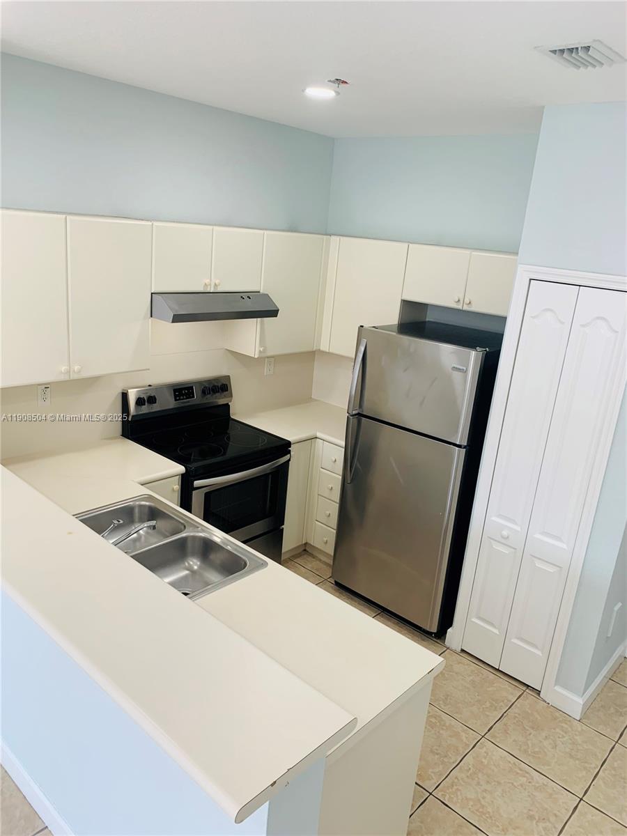 SHOMA HOMES AT COUNTRY CL - Residential Lease