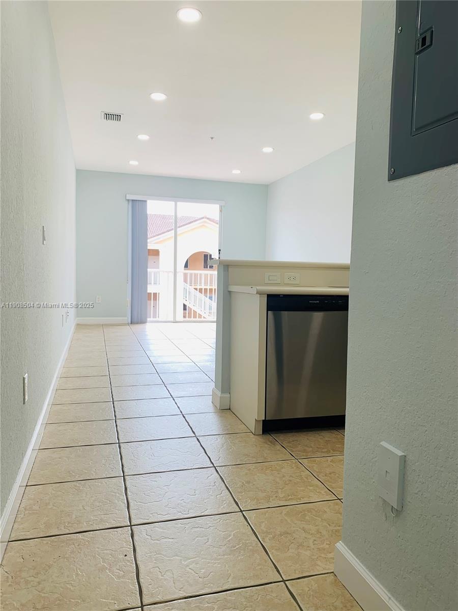 SHOMA HOMES AT COUNTRY CL - Residential Lease