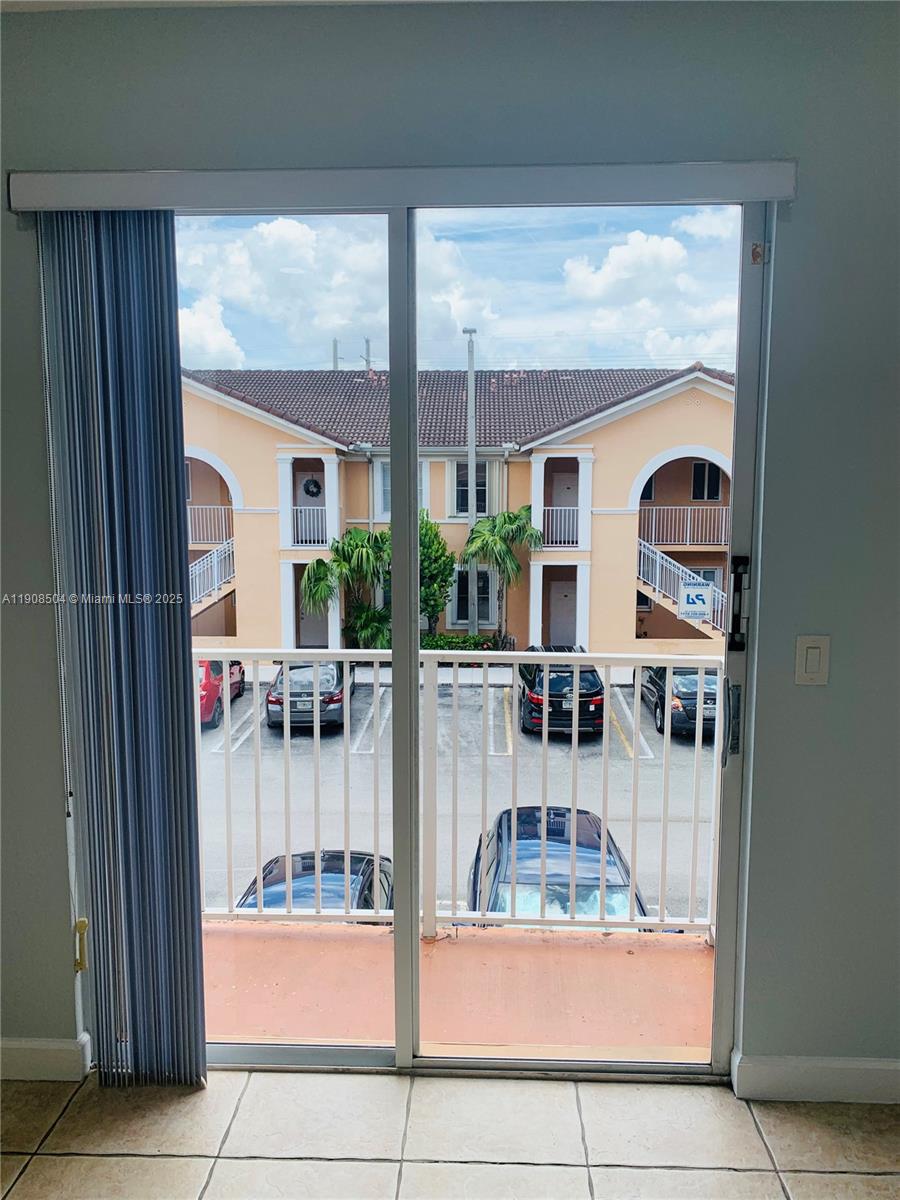 SHOMA HOMES AT COUNTRY CL - Residential Lease