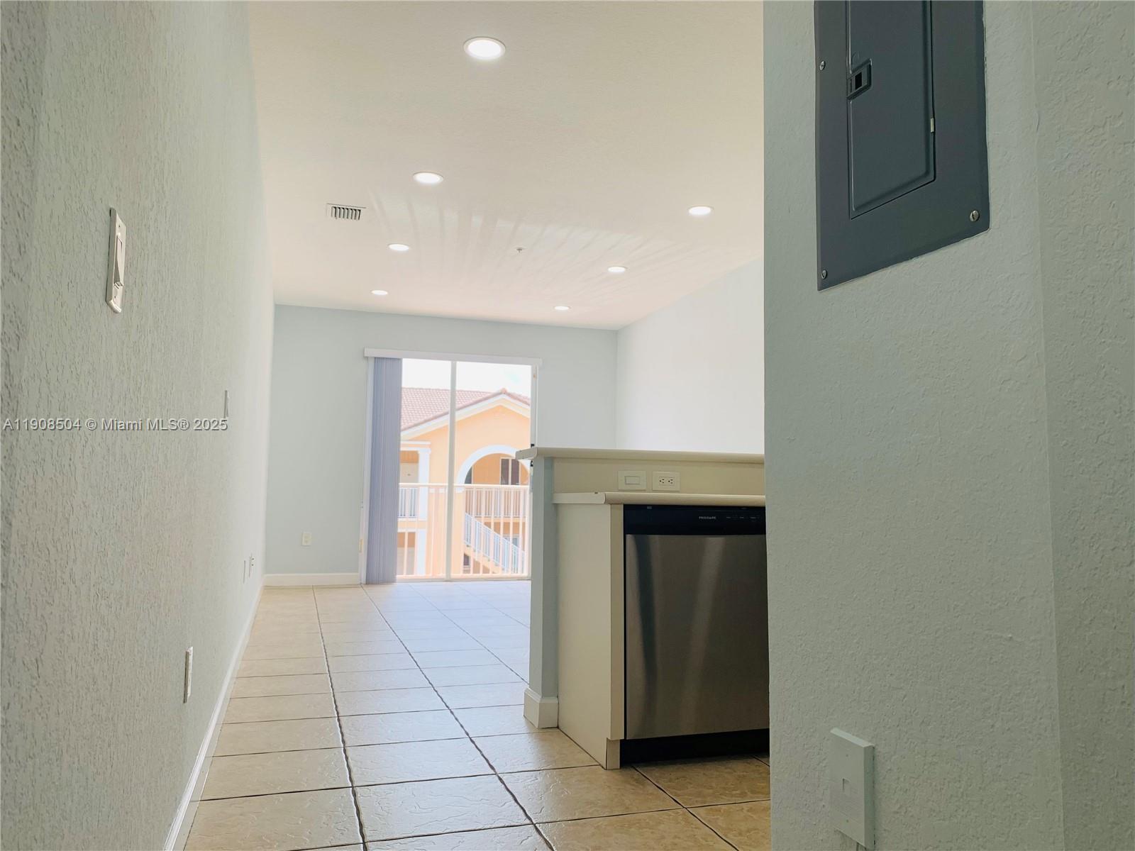 SHOMA HOMES AT COUNTRY CL - Residential Lease