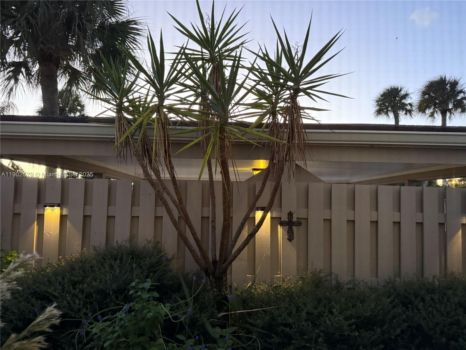 WINDWARD IV CONDOMINIUM - Residential