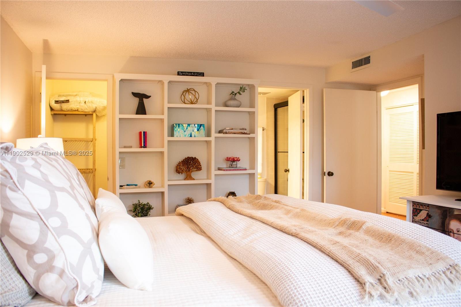 WINDWARD IV CONDOMINIUM - Residential