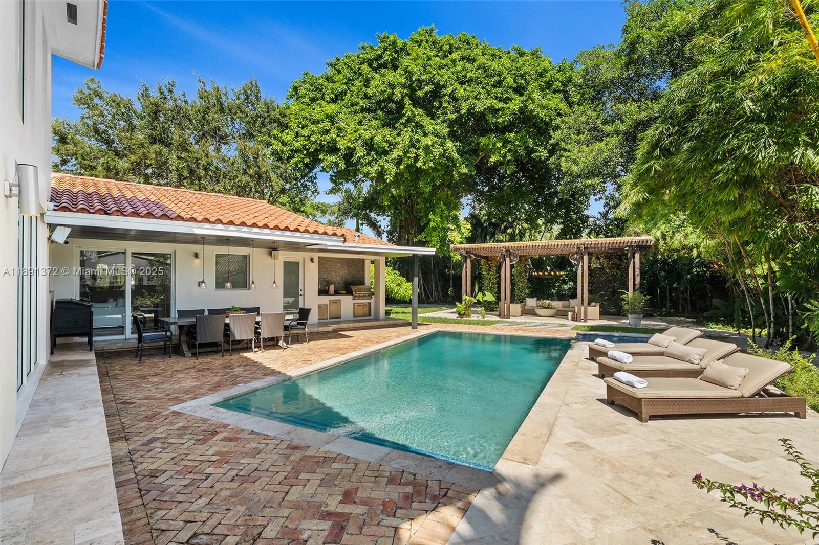 BAY POINT - Residential Lease