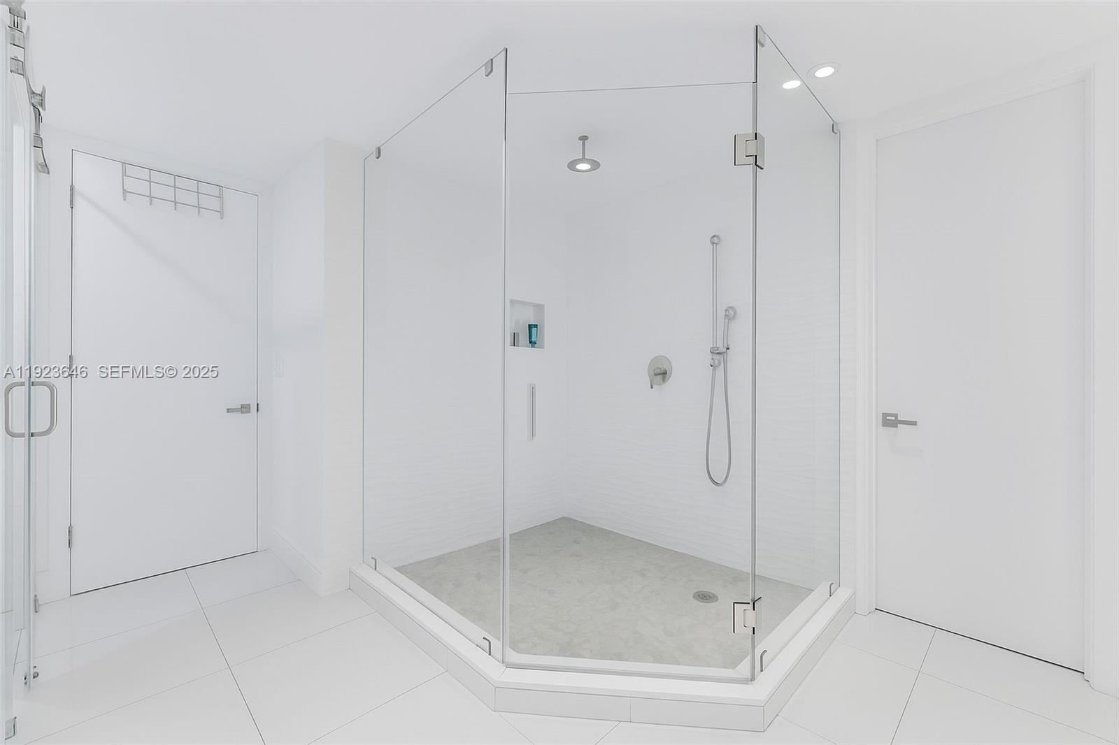 MARINA TOWER CONDO - Residential Lease