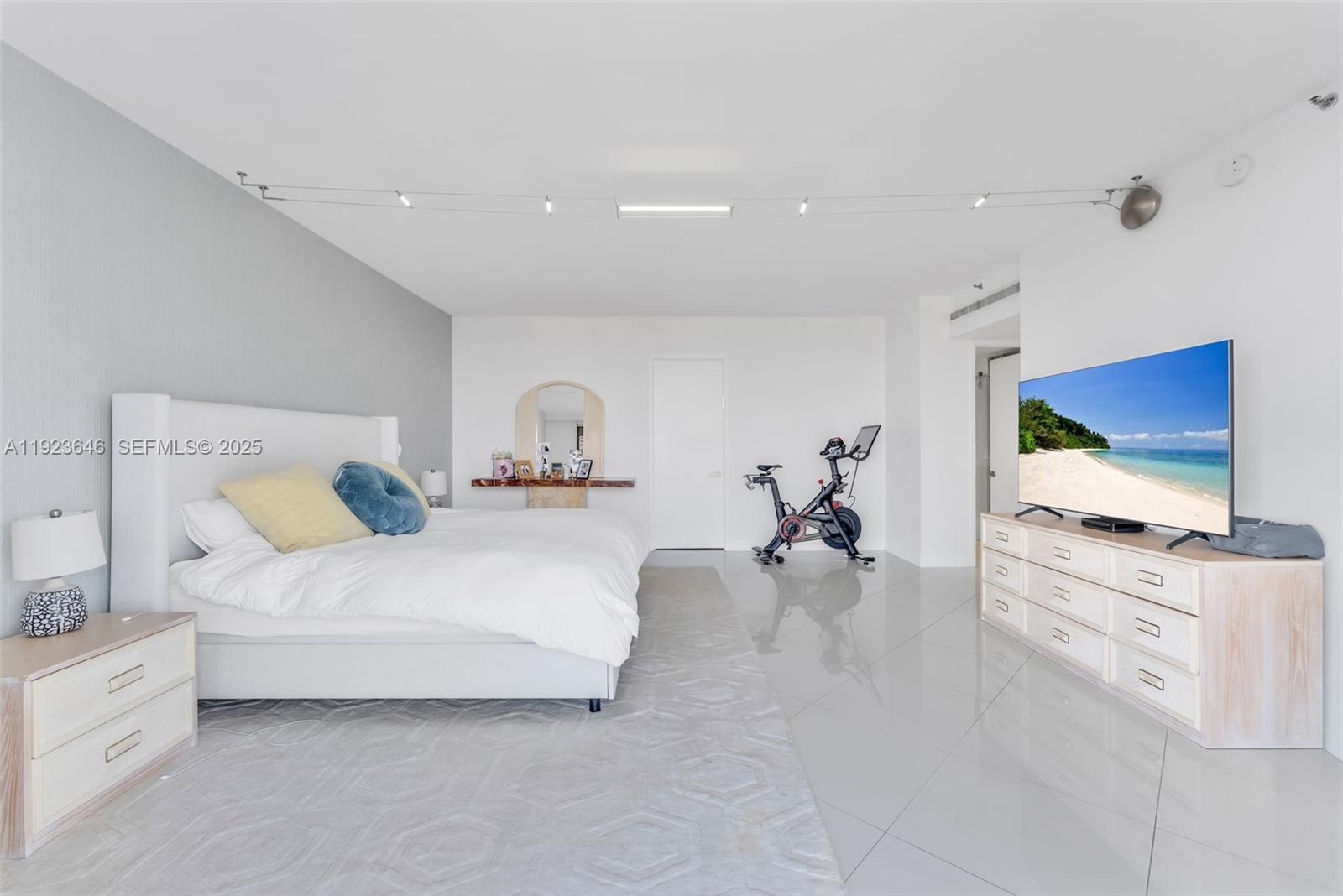 MARINA TOWER CONDO - Residential Lease