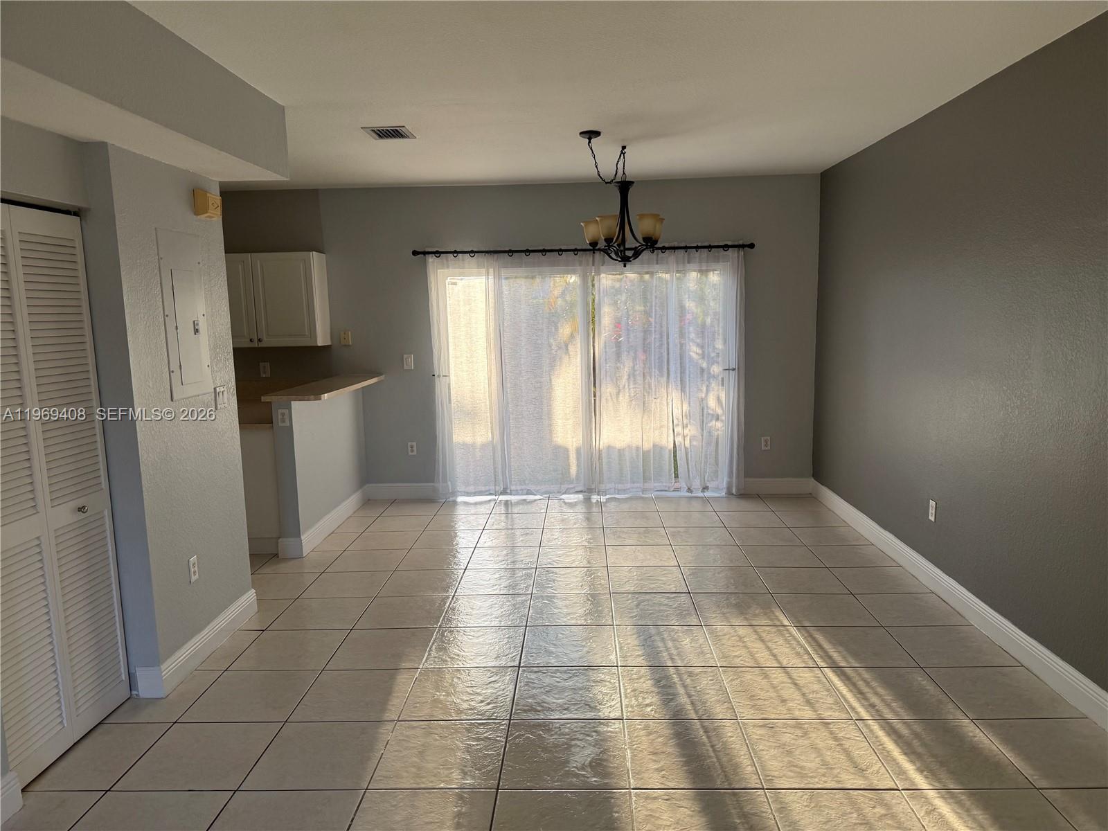 FLORIDIAN ISLES - Residential Lease