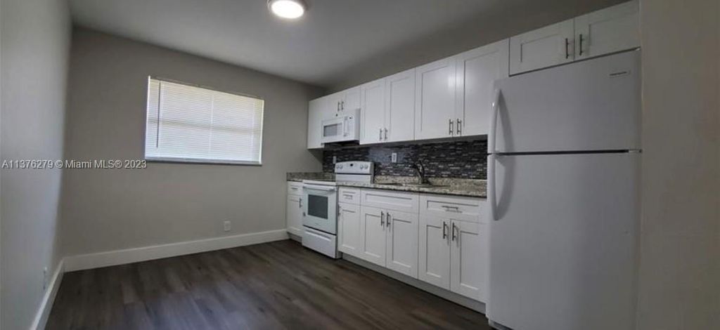 Photo of 450 SW 2nd St #3, Pompano Beach, FL 33060 (MLS # A11376279)