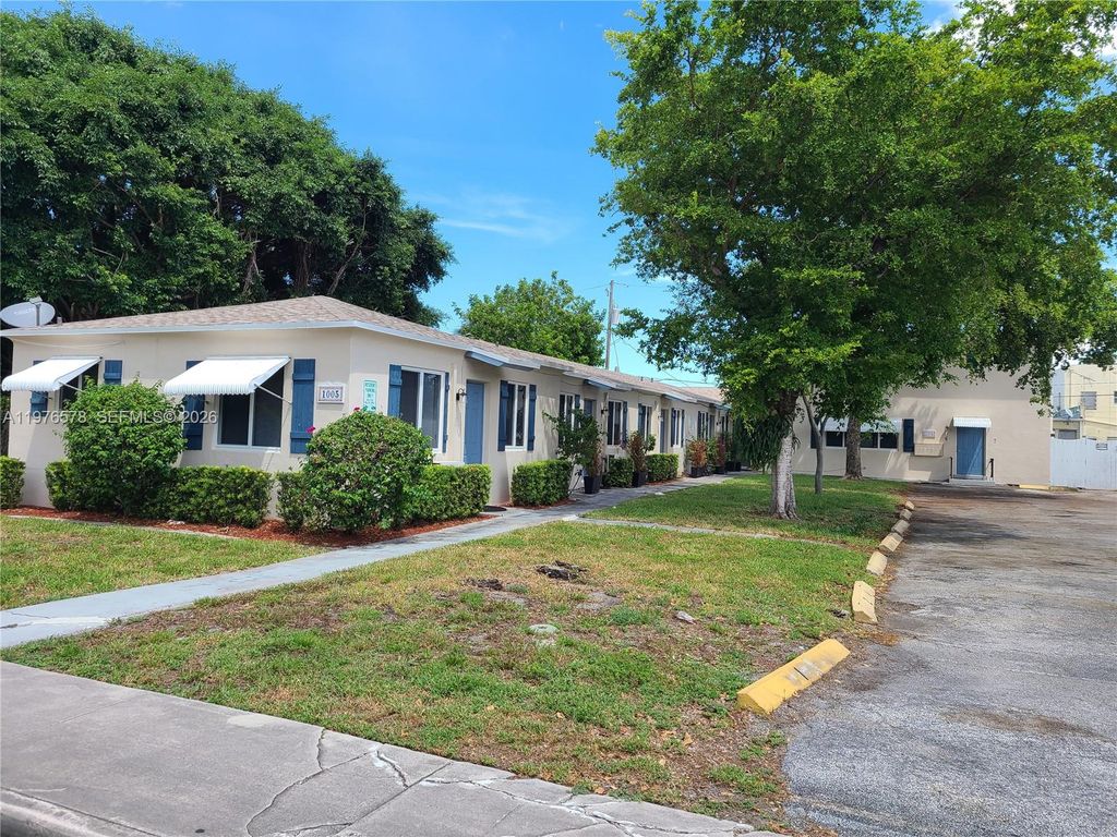 Photo of 1005 N 18th Ct #3, Hollywood, FL 33020 (MLS # A11976578)