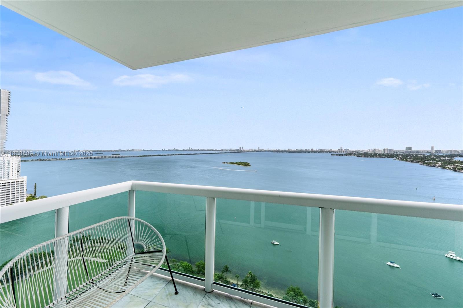 Enjoy breathtaking bay views from this elegant 2-bedroom, 2-bathroom residence featuring luxurious marble
floors. The split bedroom floor plan offers privacy and comfort, while the open kitchen and assigned parking space
add convenience. Located in the prime Edgewater neighborhood, across from Margaret Pace Park with its walking
paths, basketball court, tennis courts, and volleyball courts. Close to new Whole Foods, Starbucks, Publix, the Performing Arts Center, downtown Miami, Wynwood, Design District, Brickell, and Miami Beach.