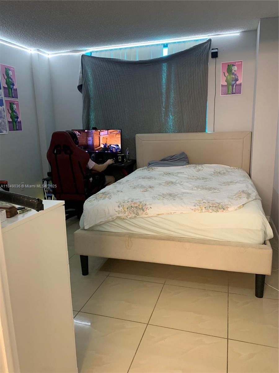 WINSTON TOWERS 600 CONDO - Residential