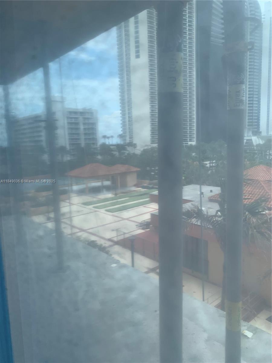 WINSTON TOWERS 600 CONDO - Residential