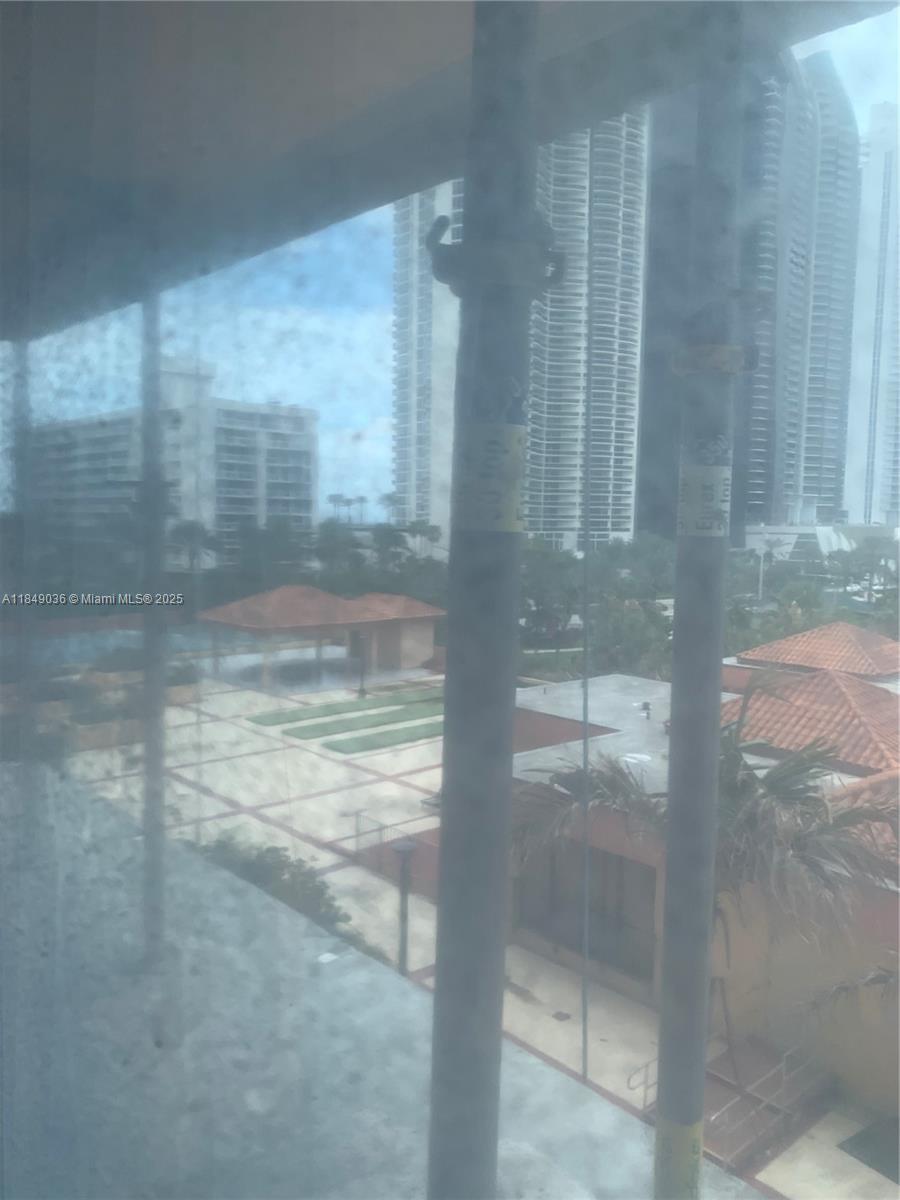 WINSTON TOWERS 600 CONDO - Residential