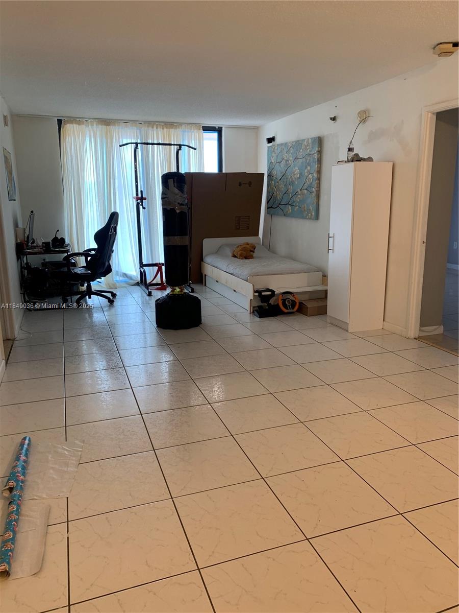 WINSTON TOWERS 600 CONDO - Residential