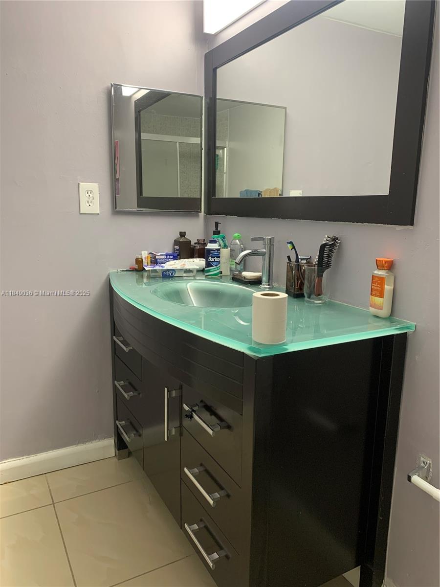 WINSTON TOWERS 600 CONDO - Residential