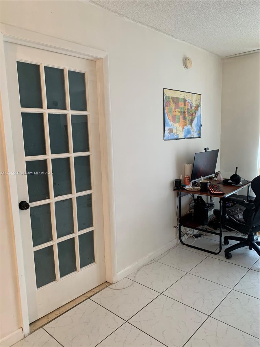 WINSTON TOWERS 600 CONDO - Residential