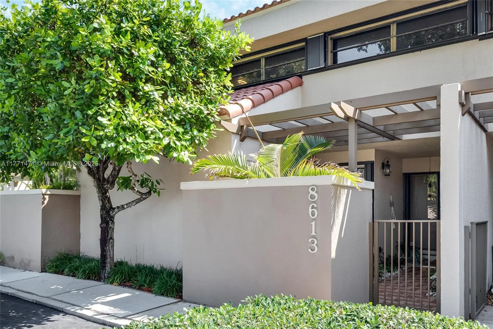 Miami, Florida 33143, United States, 2 Bedrooms Bedrooms, ,2 BathroomsBathrooms,Residential,Active,96610