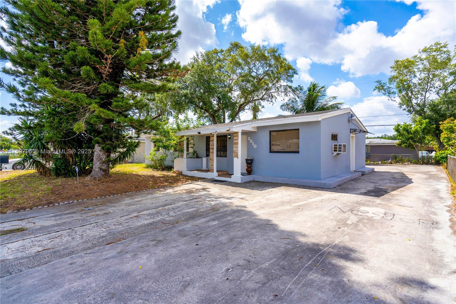 Property for Sale at 2810 Nw 171st Ter, Miami Gardens, Broward County, Florida - Bedrooms: 4 
Bathrooms: 2  - $505,000