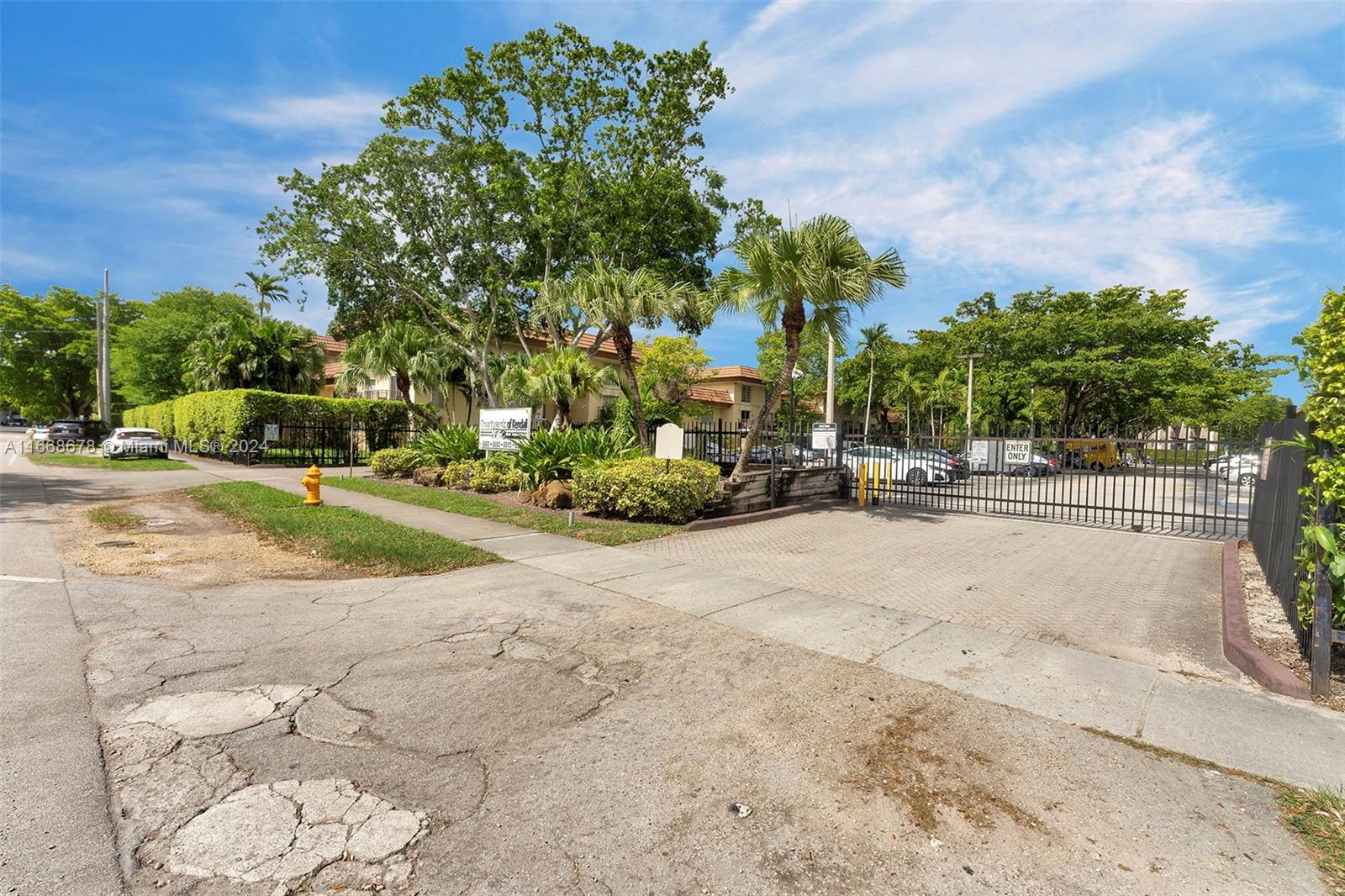 COURTYARDS AT KENDALL CON - Residential