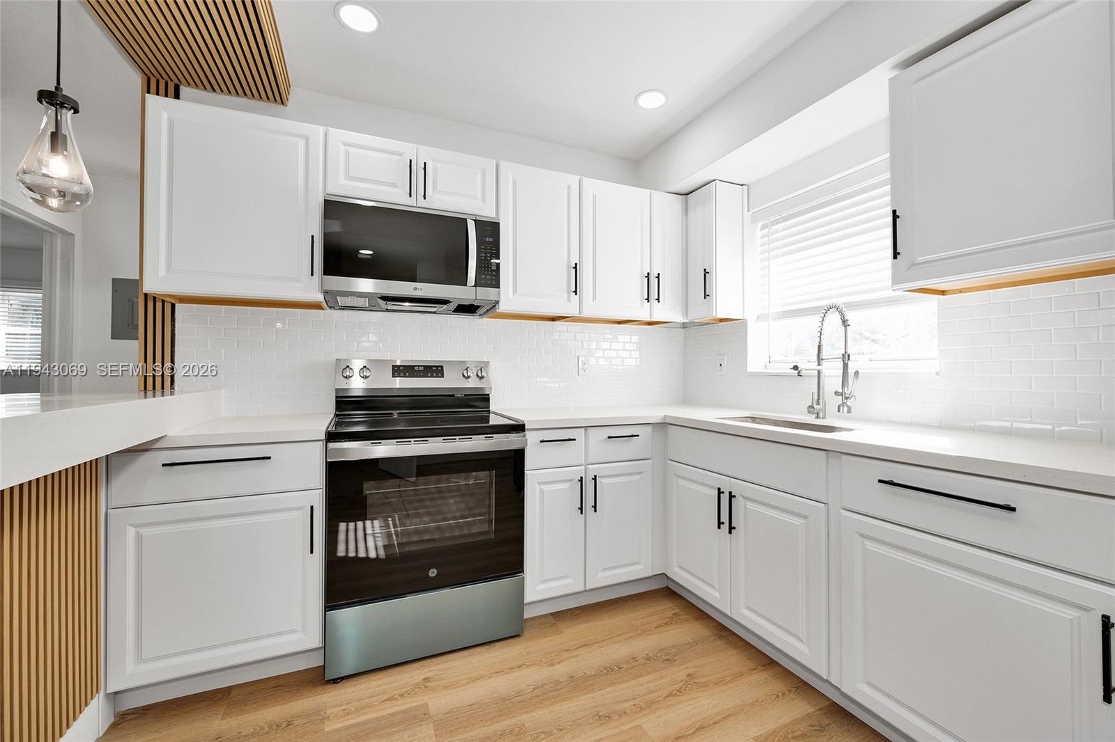 LAUDERDALE MANORS ADD - Residential