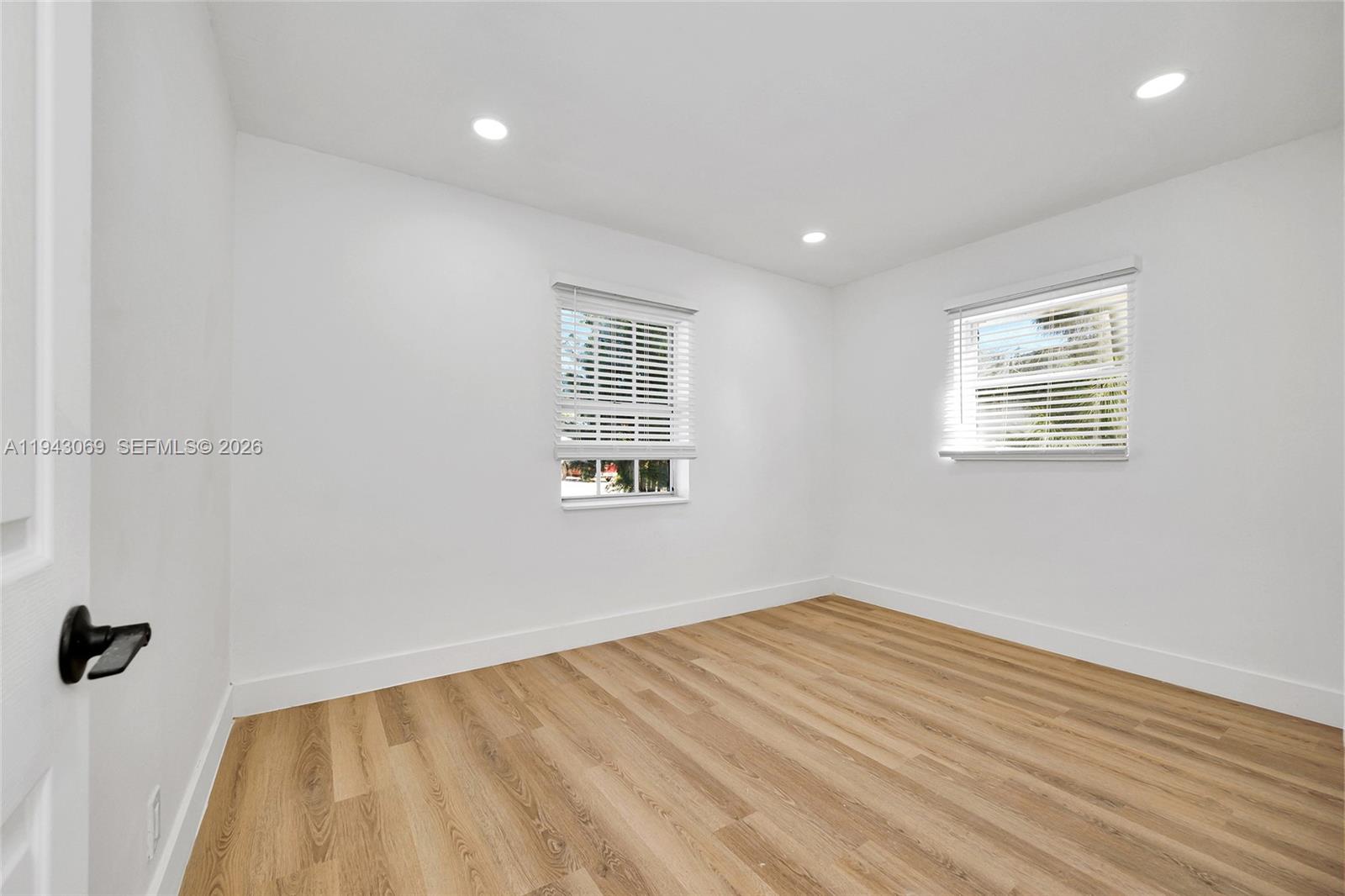 LAUDERDALE MANORS ADD - Residential