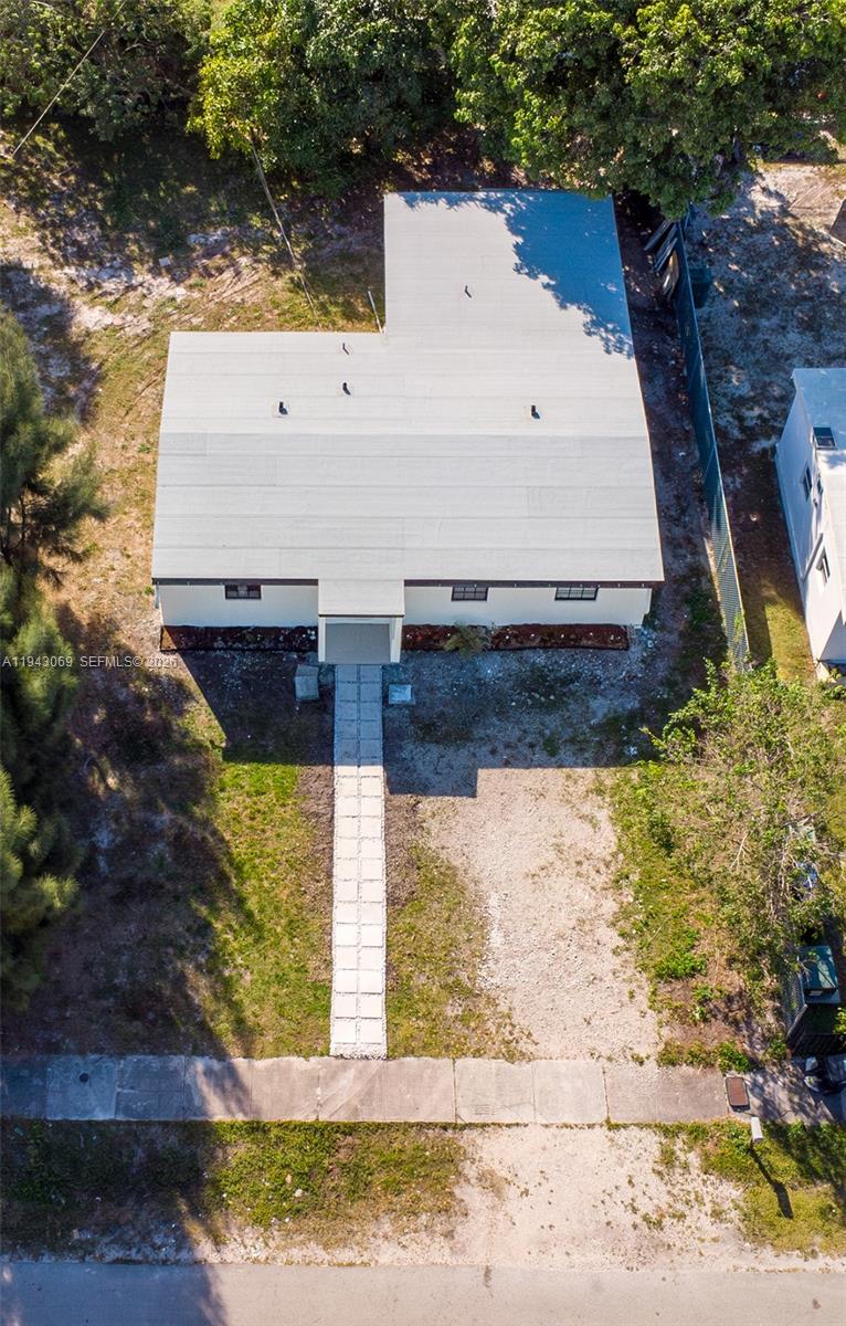 LAUDERDALE MANORS ADD - Residential