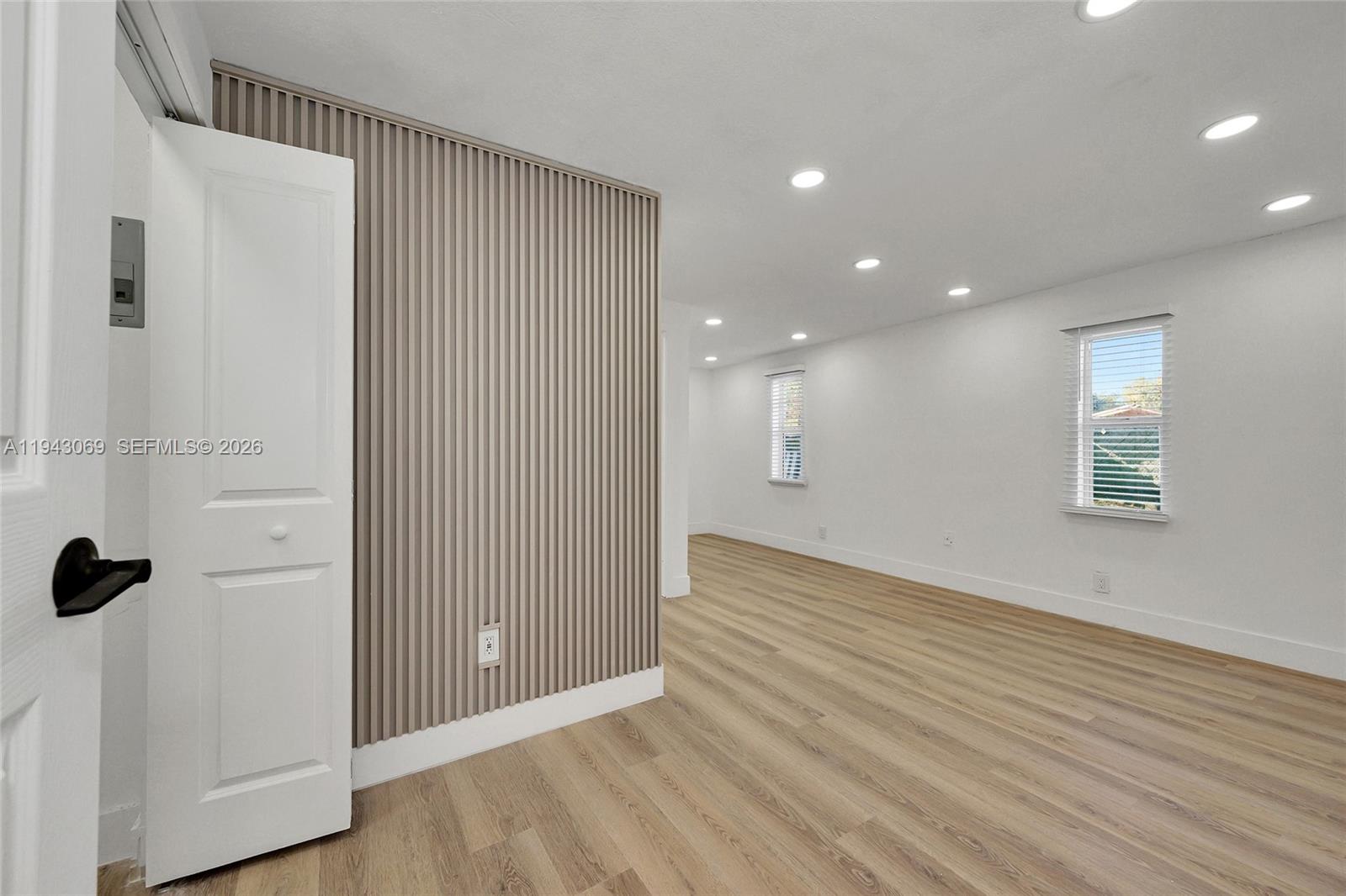 LAUDERDALE MANORS ADD - Residential