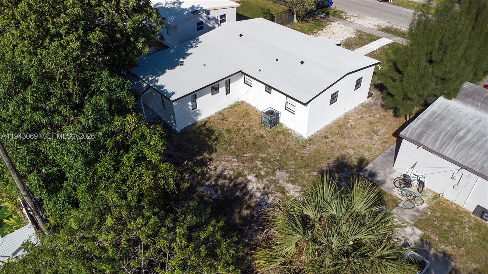 LAUDERDALE MANORS ADD - Residential