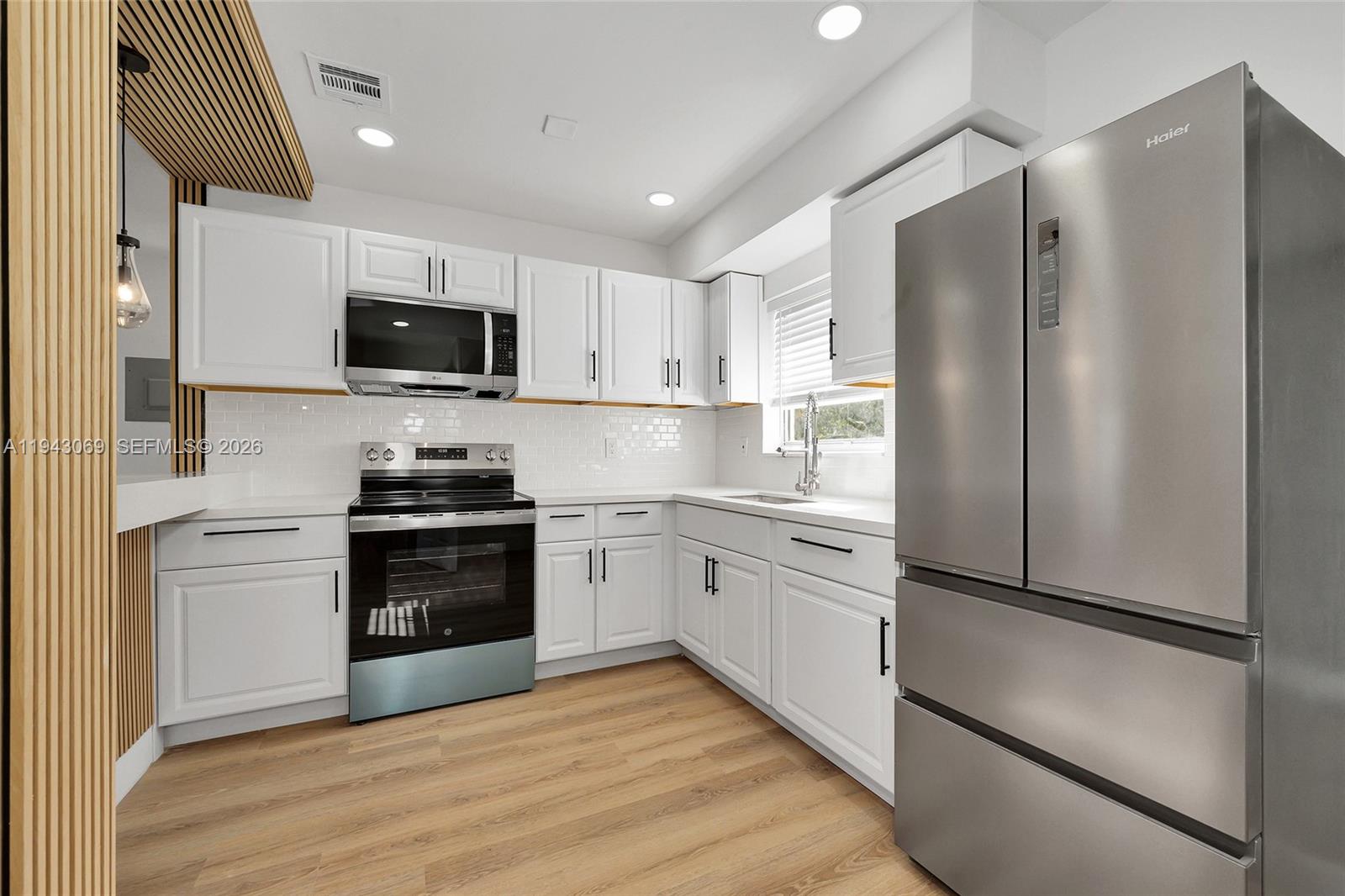 LAUDERDALE MANORS ADD - Residential