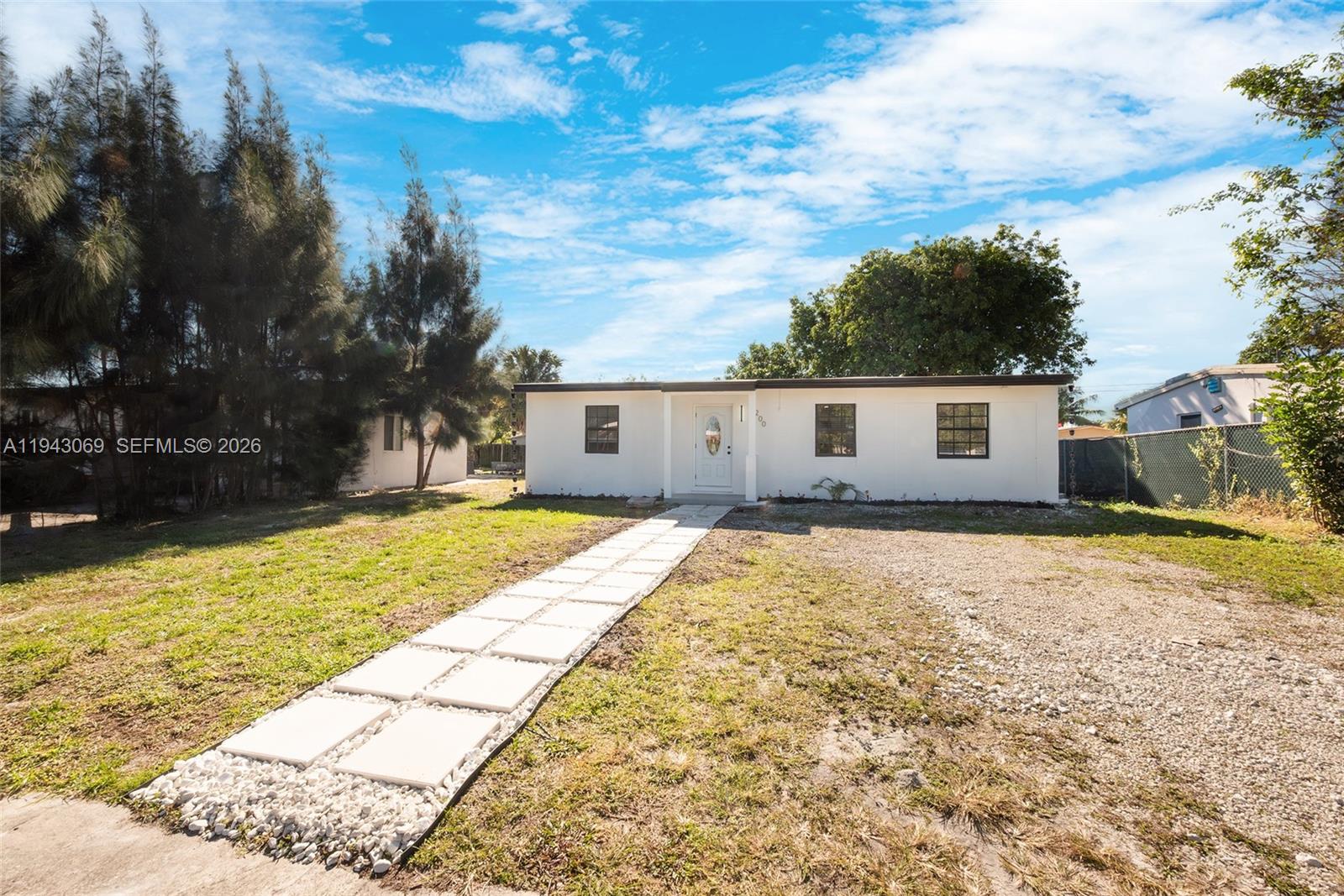 LAUDERDALE MANORS ADD - Residential