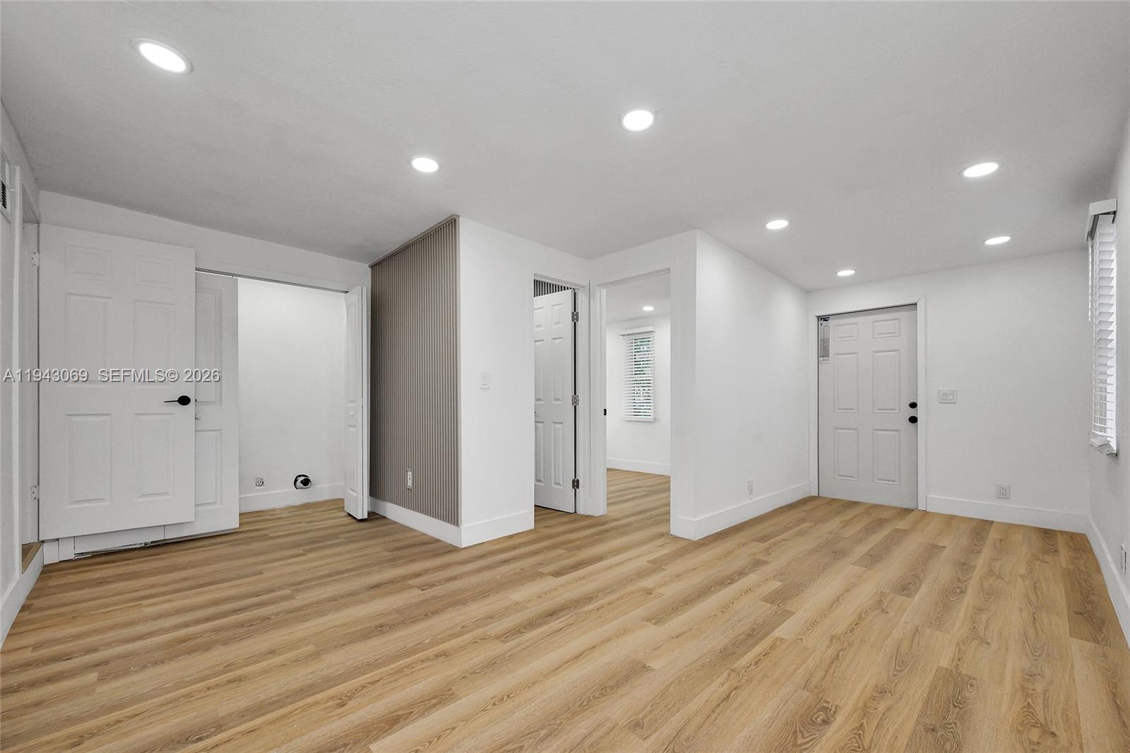 LAUDERDALE MANORS ADD - Residential