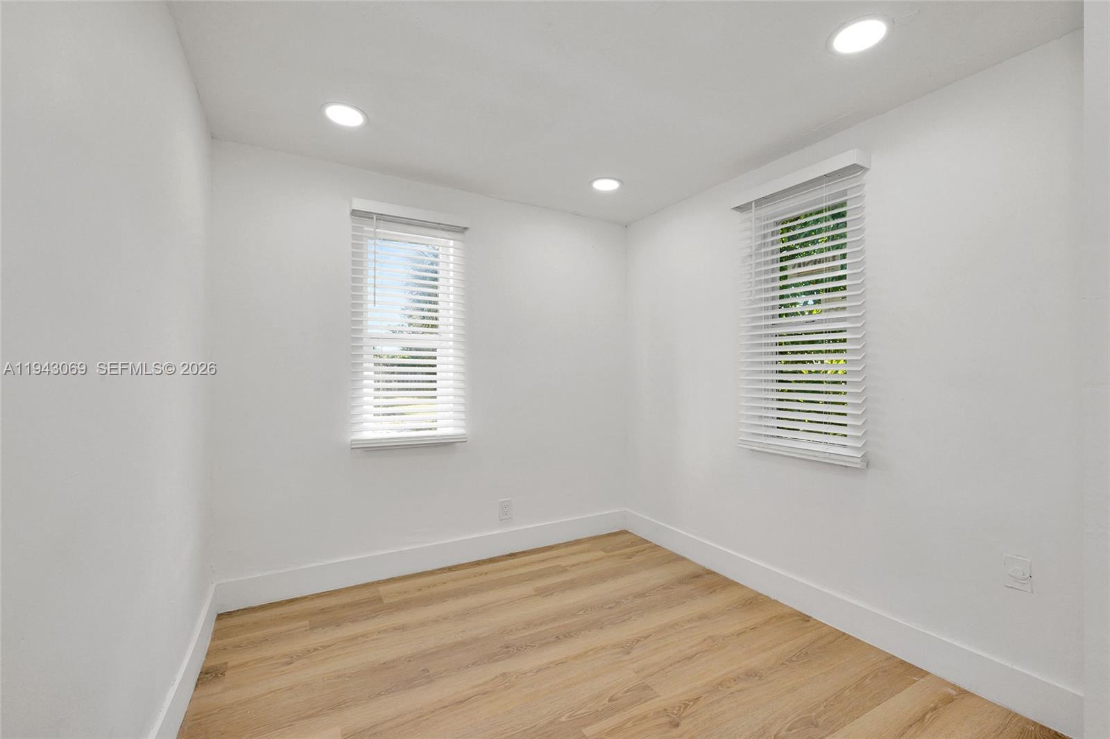 LAUDERDALE MANORS ADD - Residential