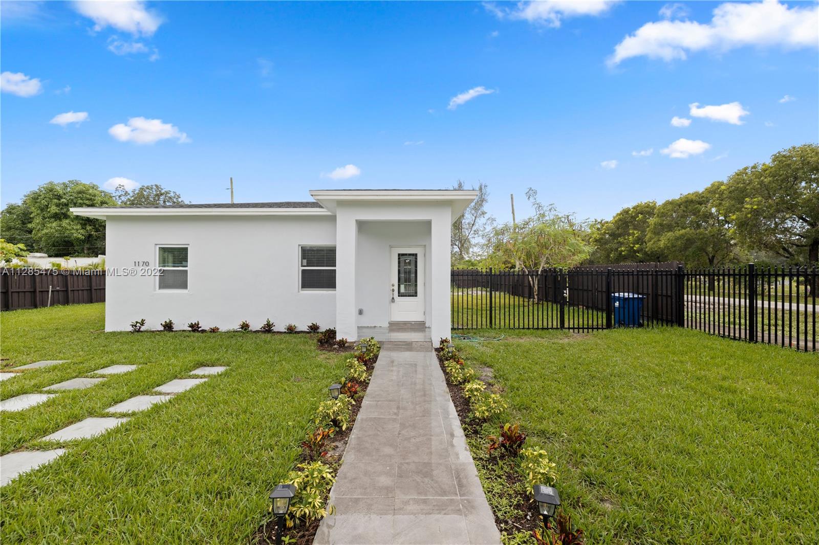 HYDE PARK MANOR - Residential