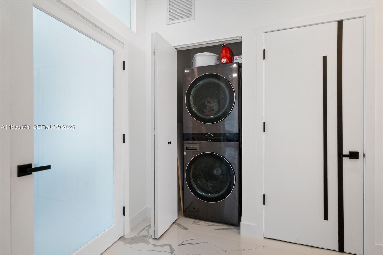 UPTOWN MARINA LOFTS CONDO - Residential Lease