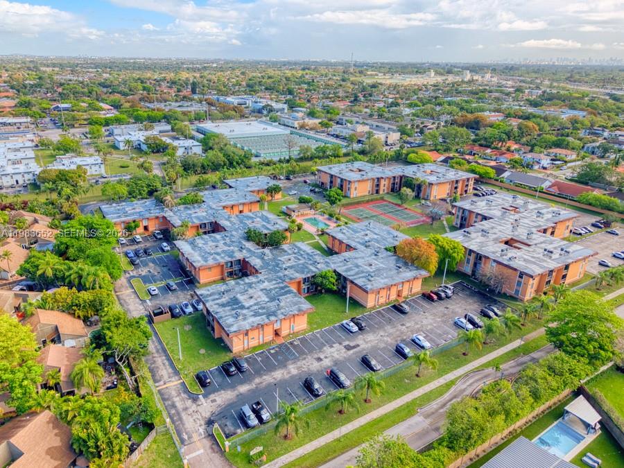 SUNSET PALMS EAST CONDO - Residential