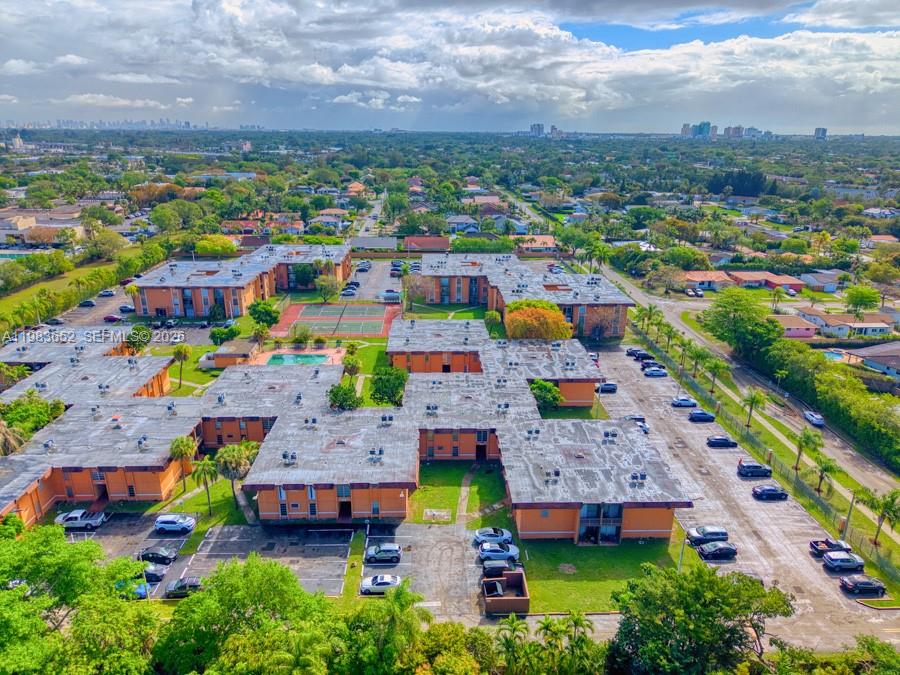 SUNSET PALMS EAST CONDO - Residential