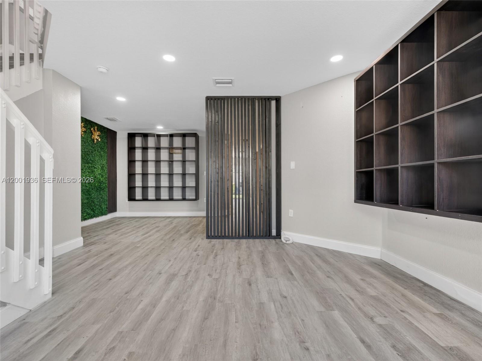 MELROSE POINT CONDO - Residential Lease