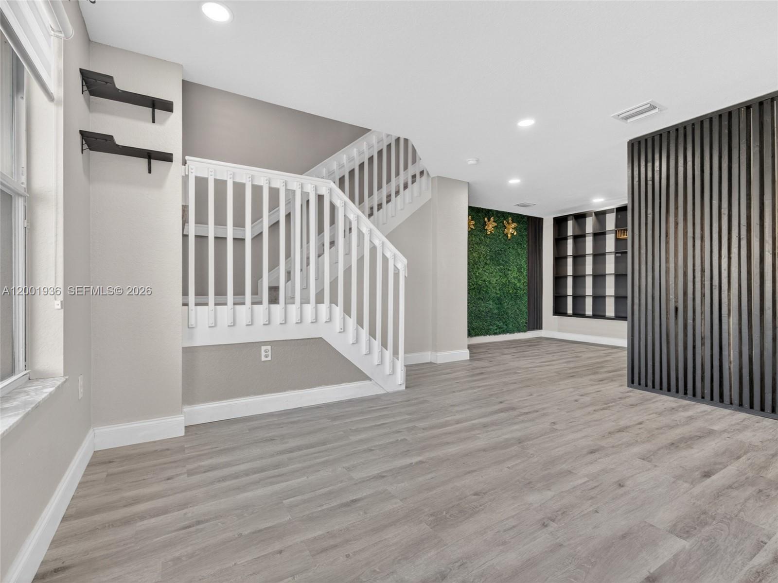 MELROSE POINT CONDO - Residential Lease