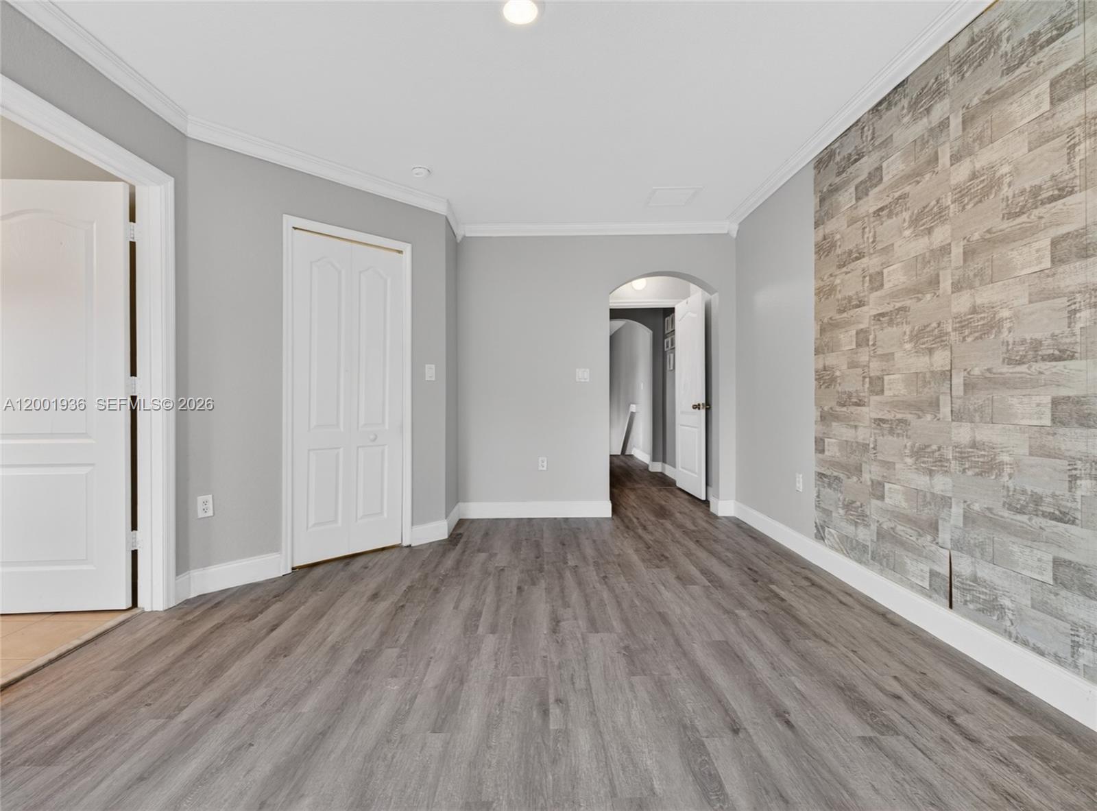 MELROSE POINT CONDO - Residential Lease