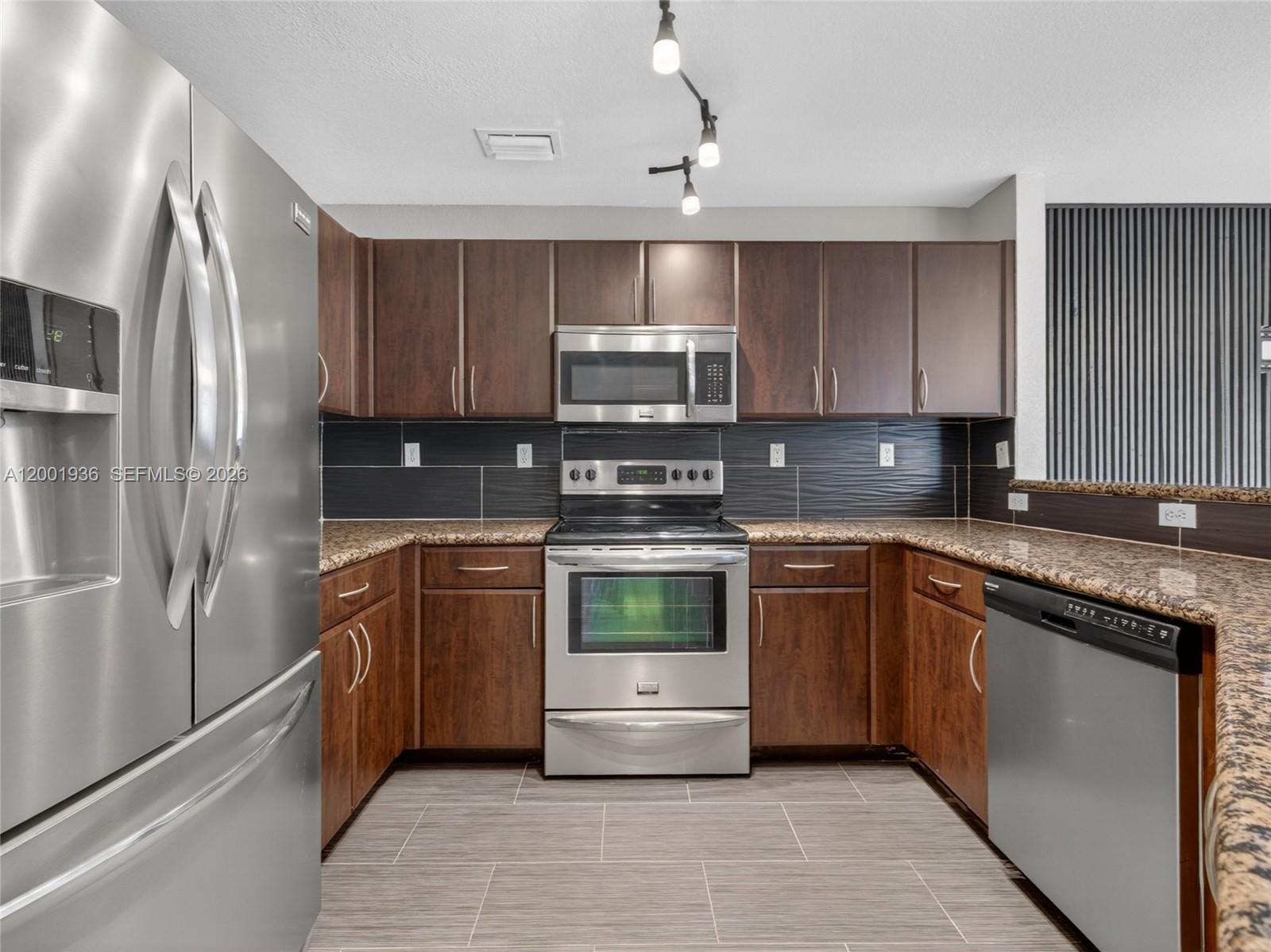 MELROSE POINT CONDO - Residential Lease